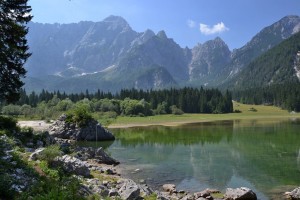 horní jezero Fusine a pohled na Mangart 