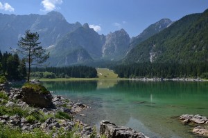 horní jezero Fusine a pohled na Mangart 